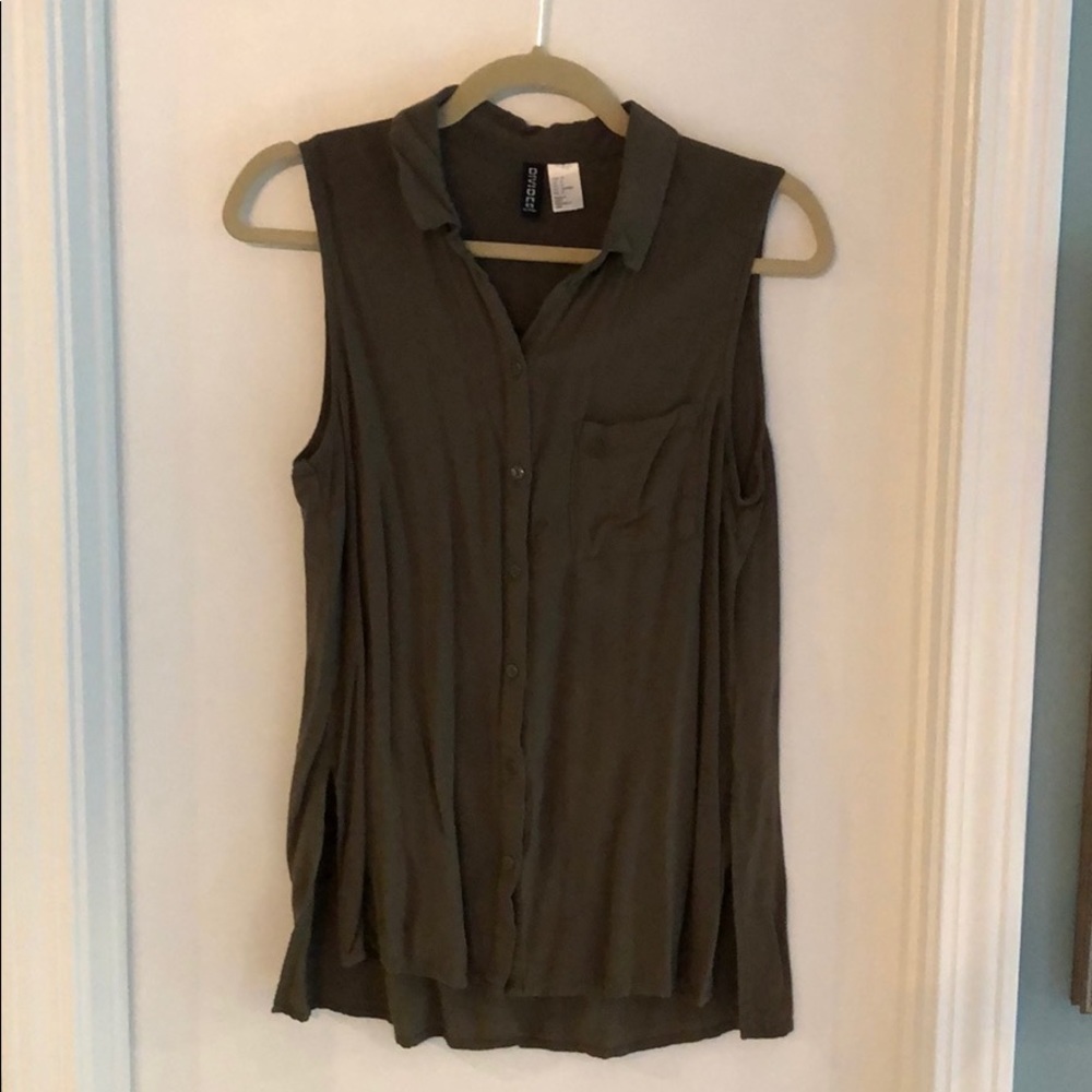 H&M button down blouse. Sleeveless olive green.